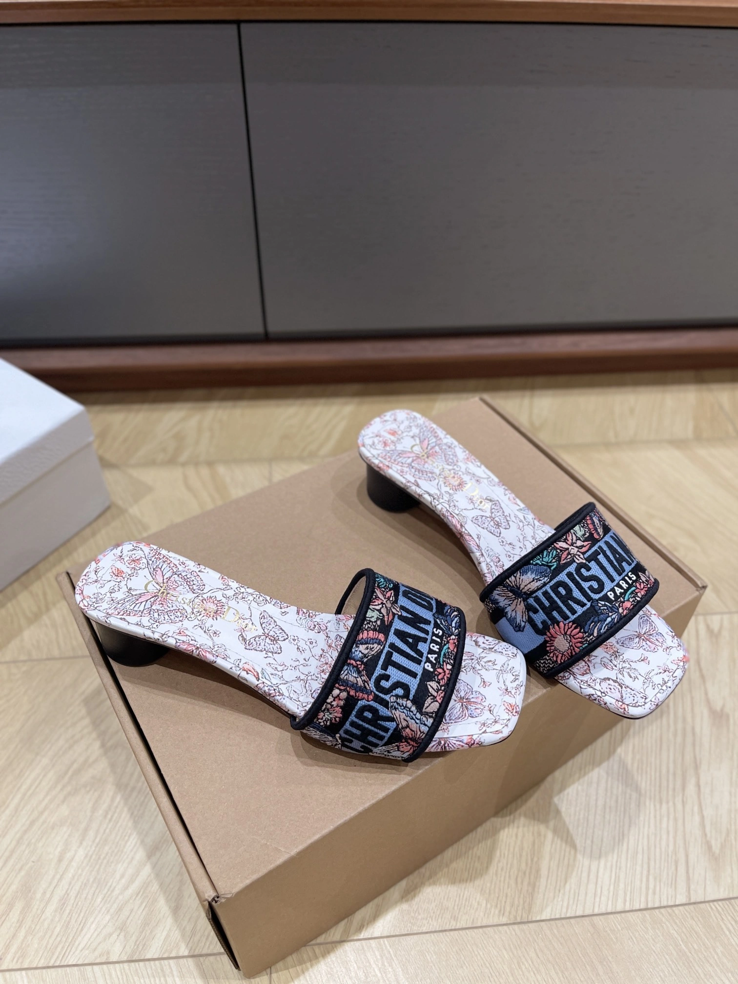 COCO-- 4ior KCQ902ECT_S84W embroidery Heel height：3.5cm item:E-XW03F0612